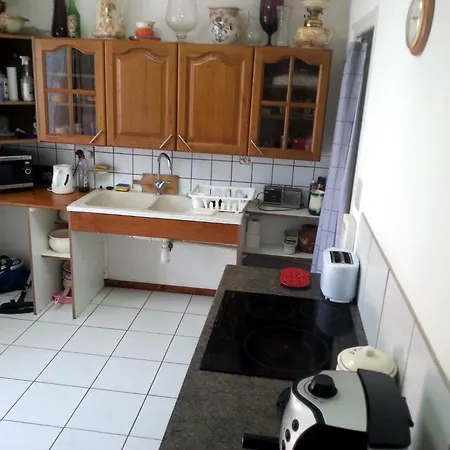 Brise Fraiche De La Montagne-piscine Et Jacuzzi-appartement Au Rez-de-chaussee Apartman