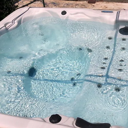 Brise Fraiche De La Montagne-piscine Et Jacuzzi-appartement Au Rez-de-chaussee Apartamento *